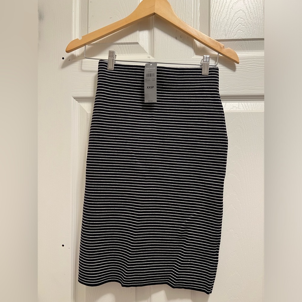 Ann Taylor striped fitted skirt